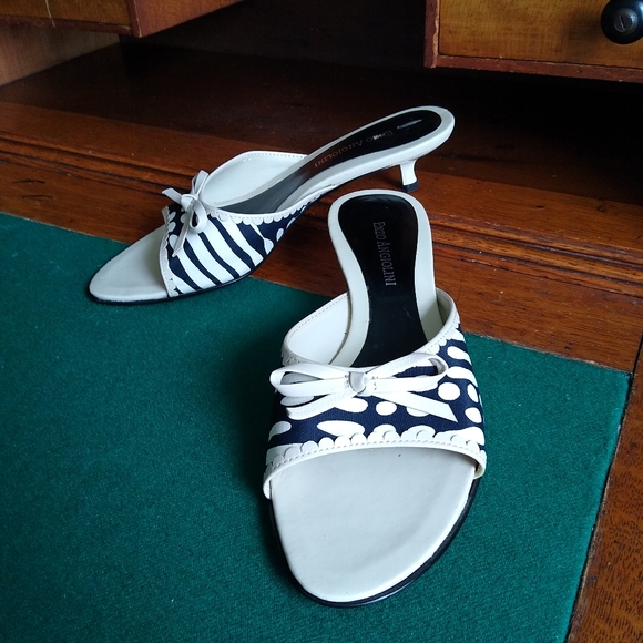 ENZO ANGIOLINI Blue and Cream Open Toe Kitten Heels - Picture 1 of 7